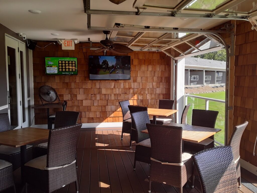 Arnie’s Clubhouse Grill photo 3