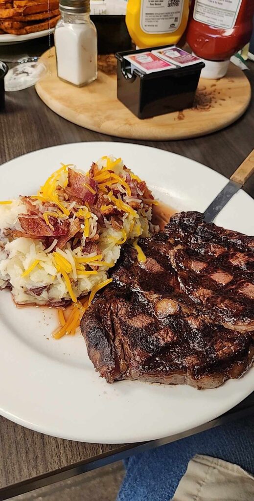 LuckyMounder Steakhouse photo 2