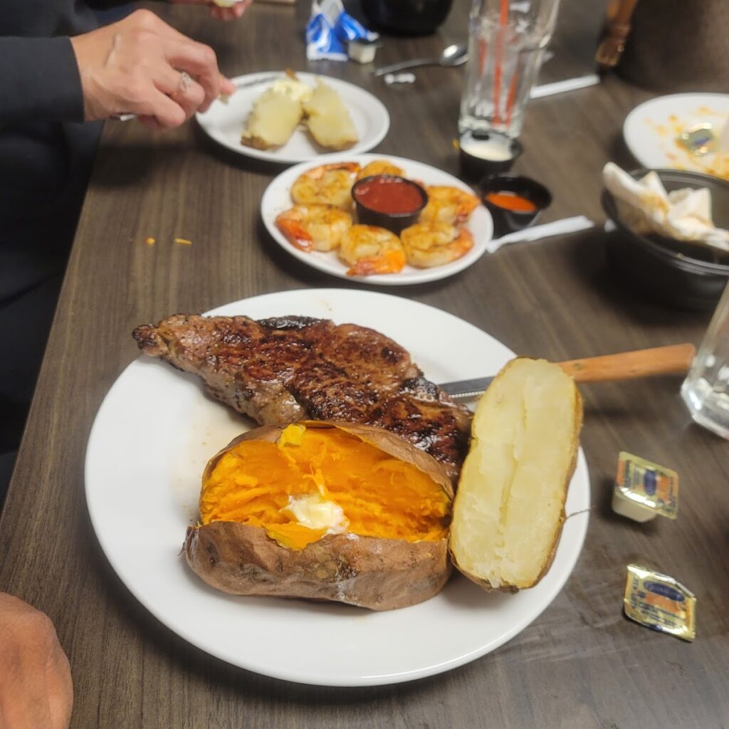 LuckyMounder Steakhouse photo 5