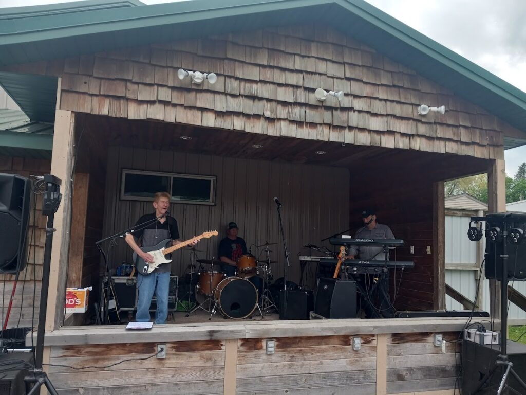 Roadhouse 25 photo 4