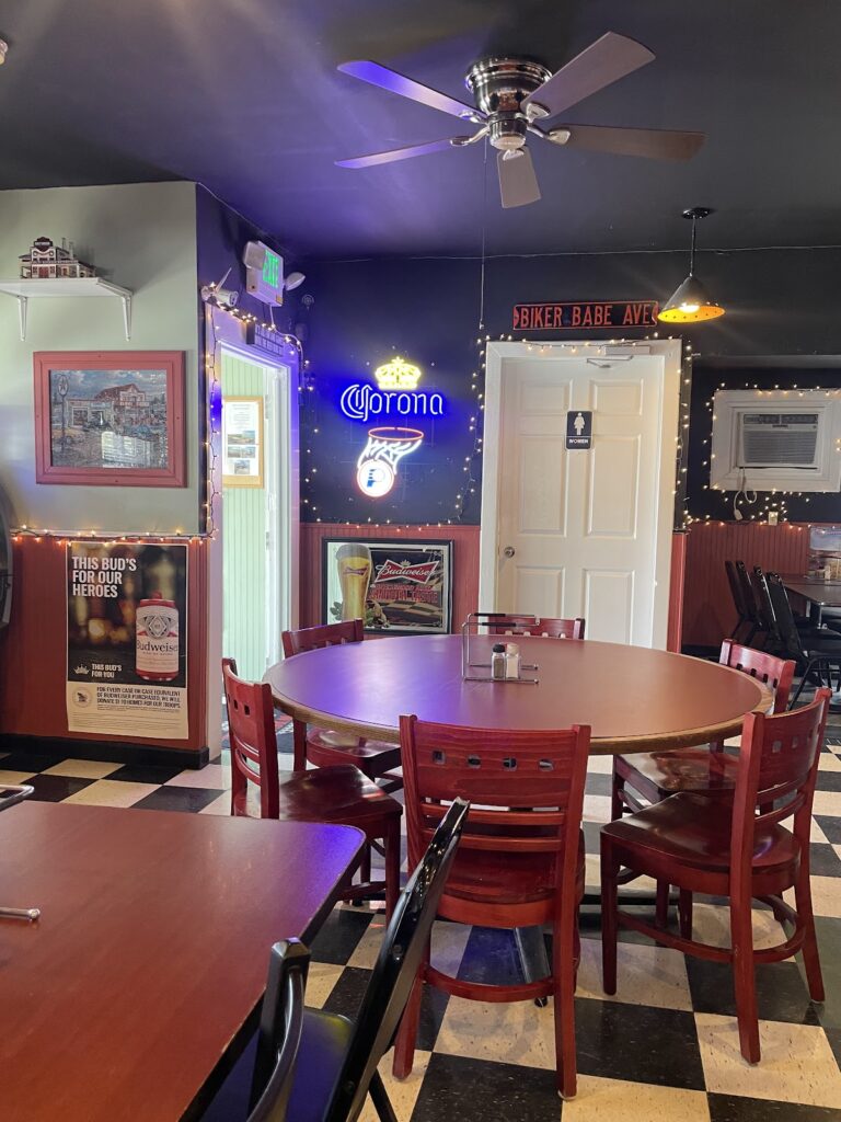 Twiggy’s One Headlight Pub photo 4